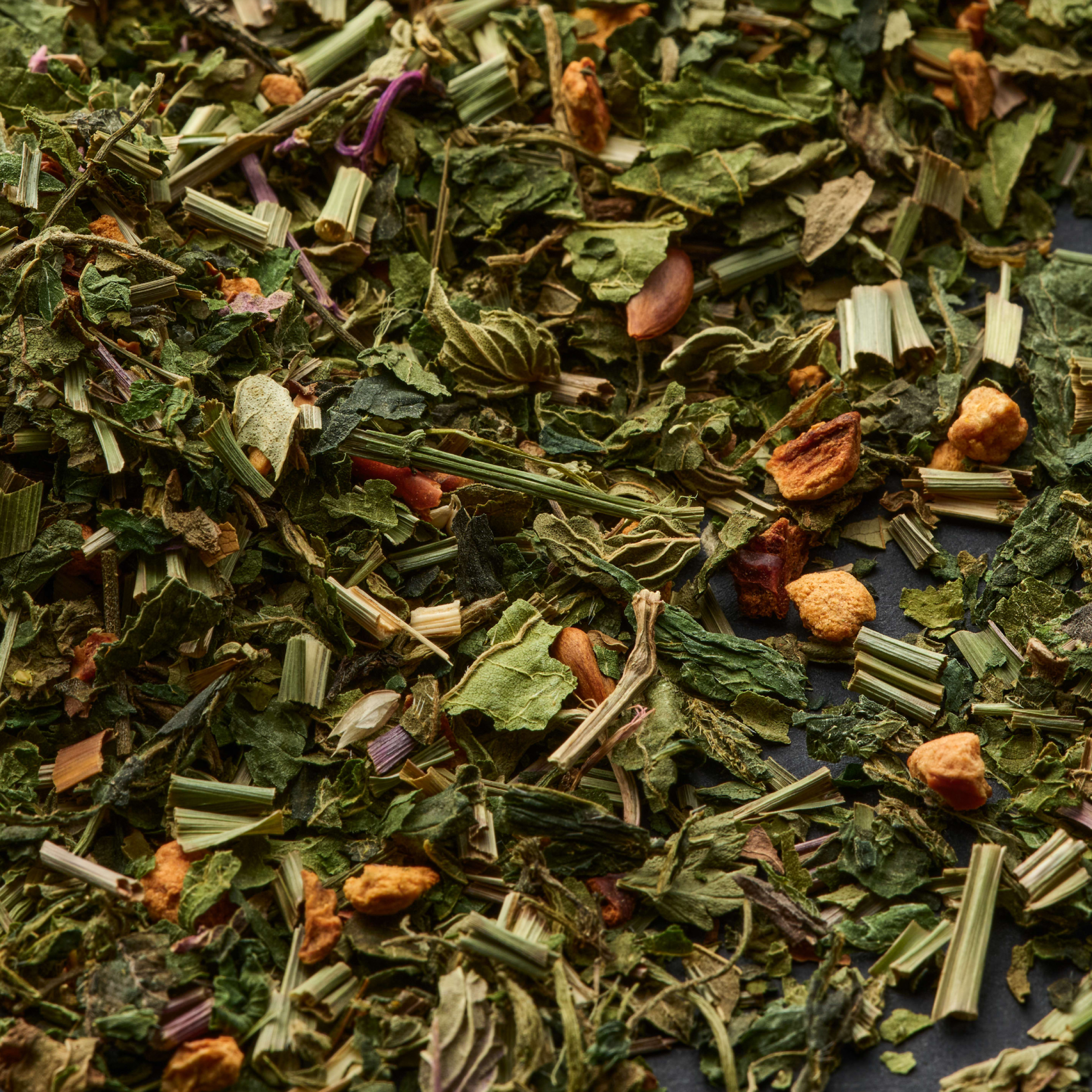Nahaufnahme von losem Avoury Detoxing Nettle Kr&auml;utertee