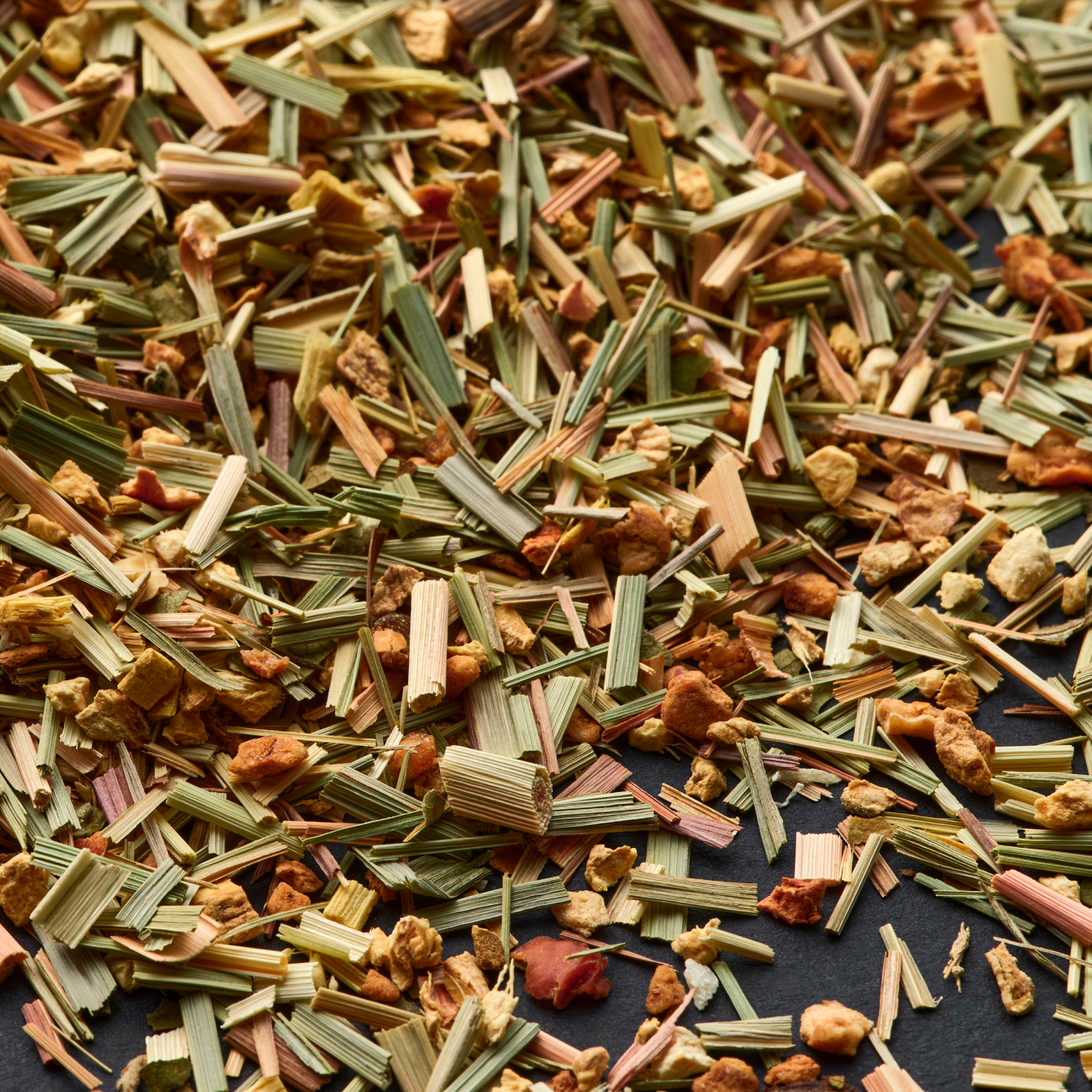 Nahaufnahme von losem Avoury Boosting Ginger Kr&auml;utertee